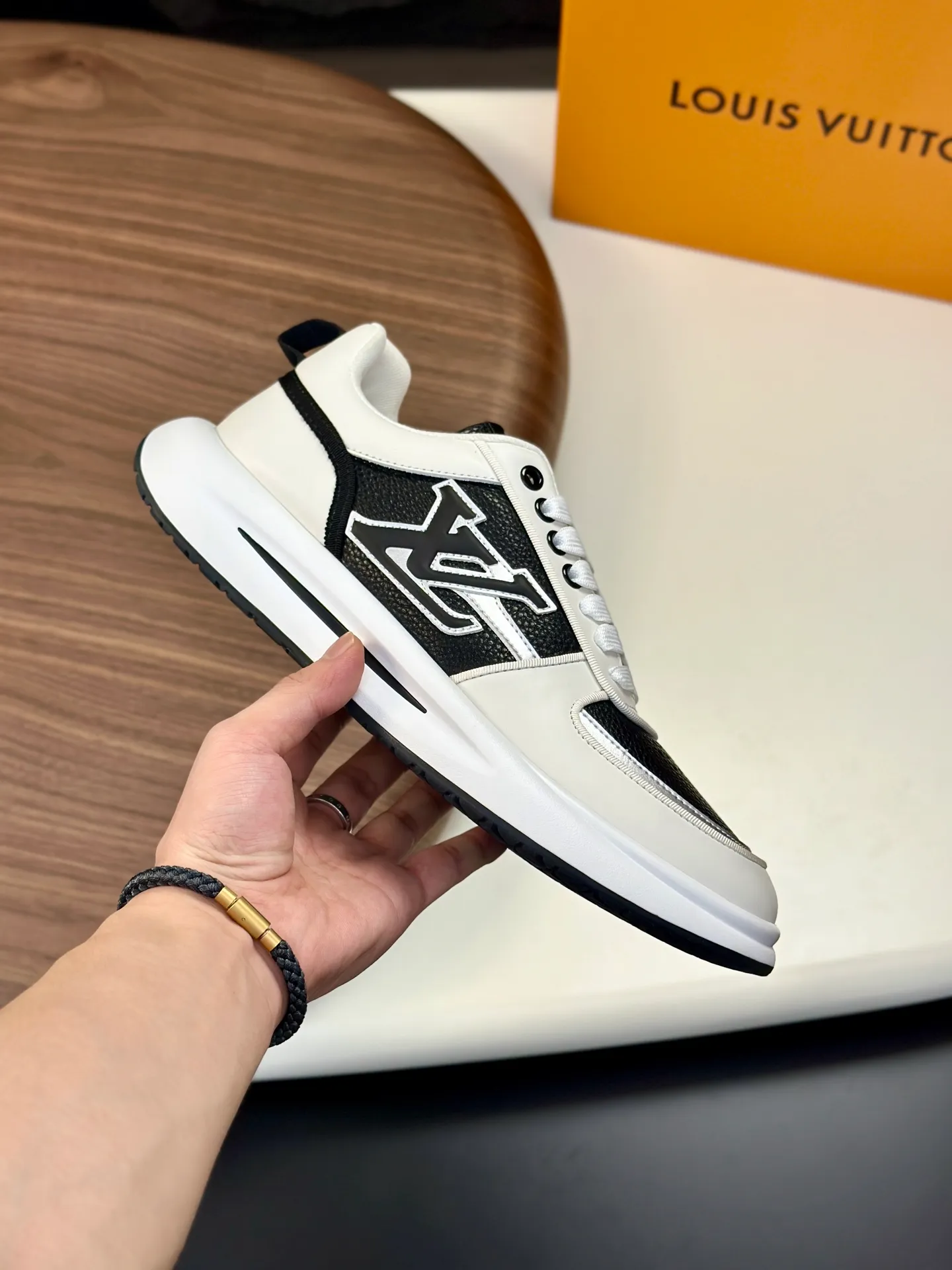 Men's shoes💰780 Lv 🔍Top purchasing agent🇮🇹 Louis Vuitton, the sports sneaker counter is synchronized, the uppers are imported from Italy, high-quality splicing colorful and complex crafts, the imported mesh padding is soft and comfortable, soles: original soles specially provided by the original factory, T men's men's shoes 💰U exclusive movable molded soles are super comfortable, original factory and single goods, 🔍🔍high quality, you can enter and leave the counter at will, welcome to compare, code number 38-44 (customized 45)